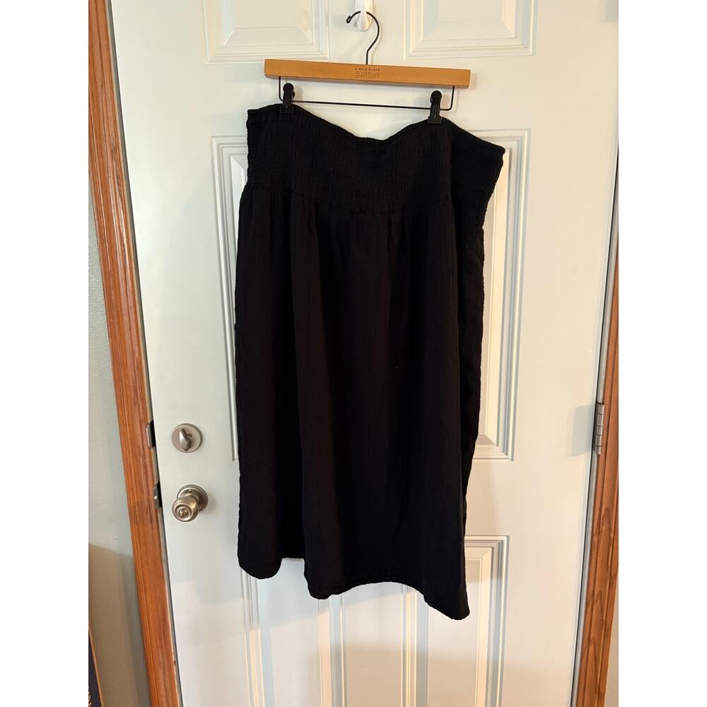Old Navy black gauze maxi skirt in women’s XXL. Made from 100% cotton